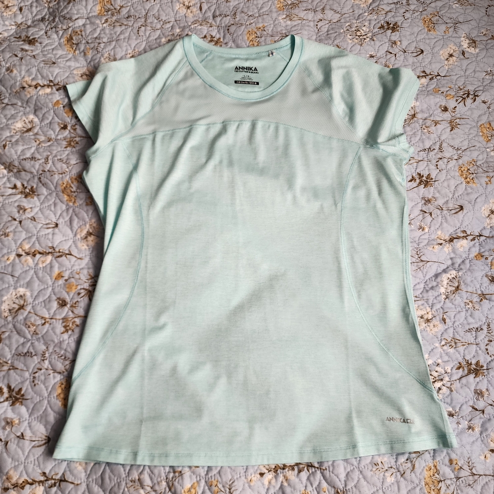 ANNIKA Women's Light Blue Short Sleeve Tee